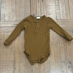 The simple folk ribbed long sleeve body suit 2-3 years copper brown organic